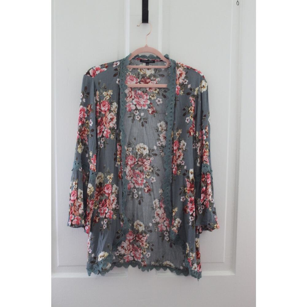 Women's Size Large Staccato Cardigan Lace border area sides Roses BOHO